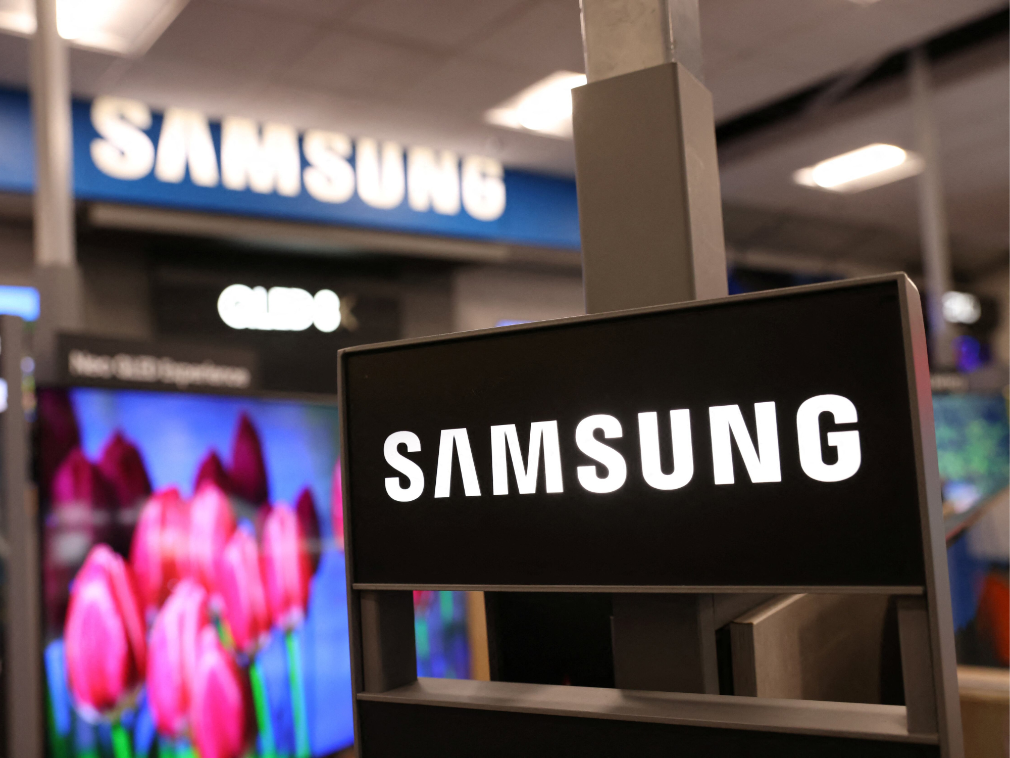 TSMC faces limited competition despite efforts by Intel and Samsung to challenge its dominance in the semiconductor industry.
Image Source: Reuters